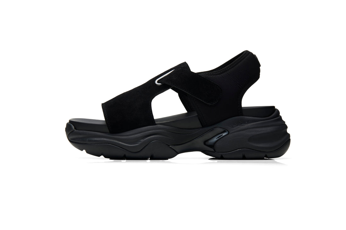 フットウェアブランドOAO(オーエーオー)のレザーシューズMONOLITH Black Suede