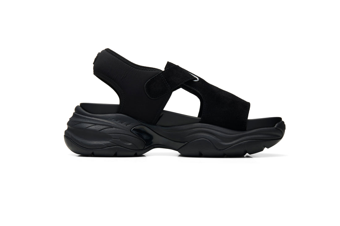 フットウェアブランドOAO(オーエーオー)のレザーシューズMONOLITH Black Suede