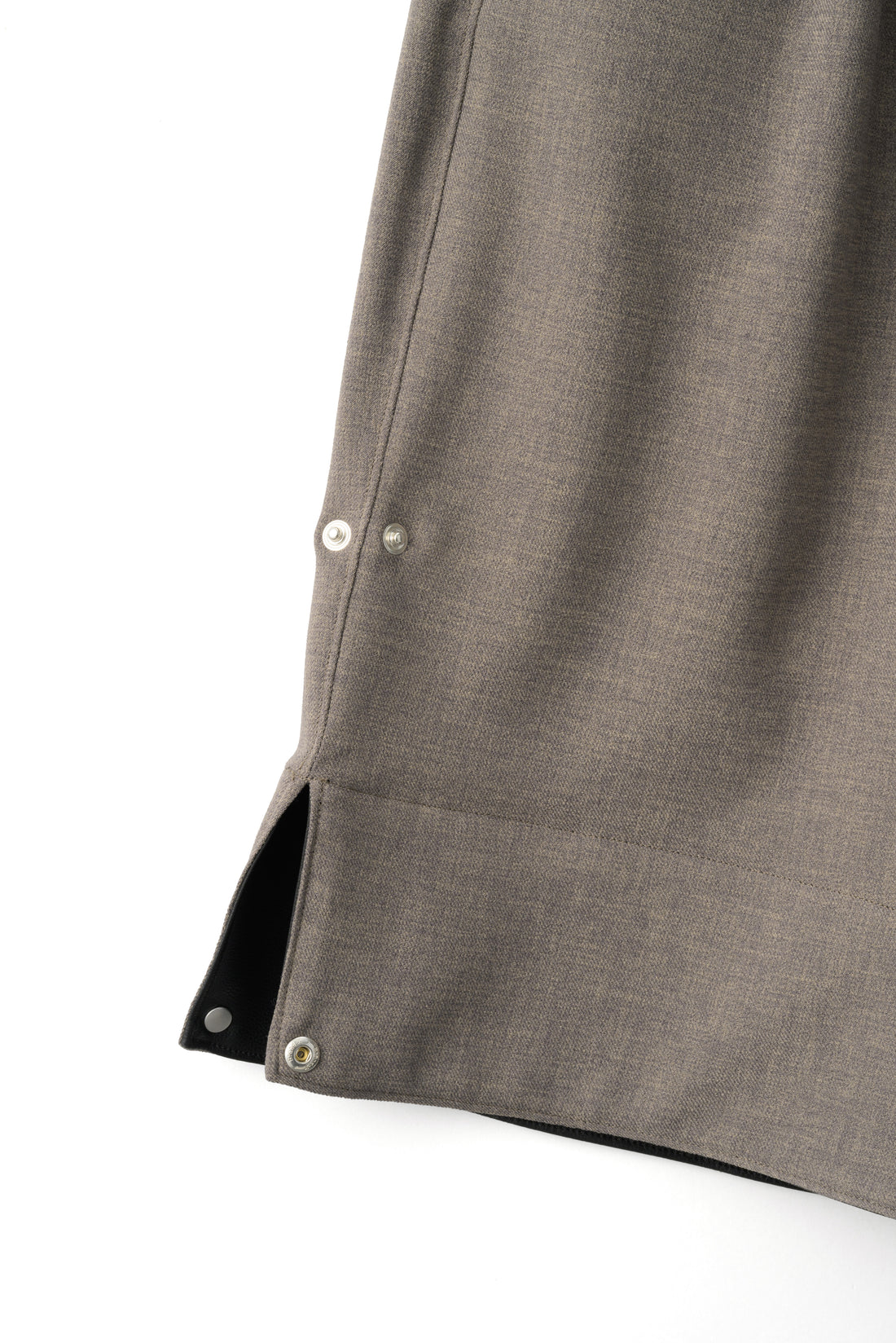 フットウェアブランドOAO(オーエーオー)のショーツLES ARCS SHORTS KHAKI(レザルクショーツ)