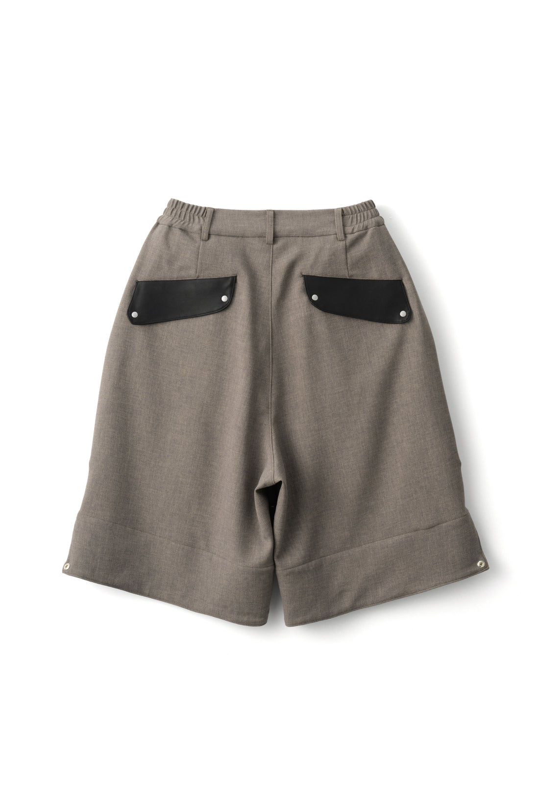 フットウェアブランドOAO(オーエーオー)のショーツLES ARCS SHORTS KHAKI(レザルクショーツ)