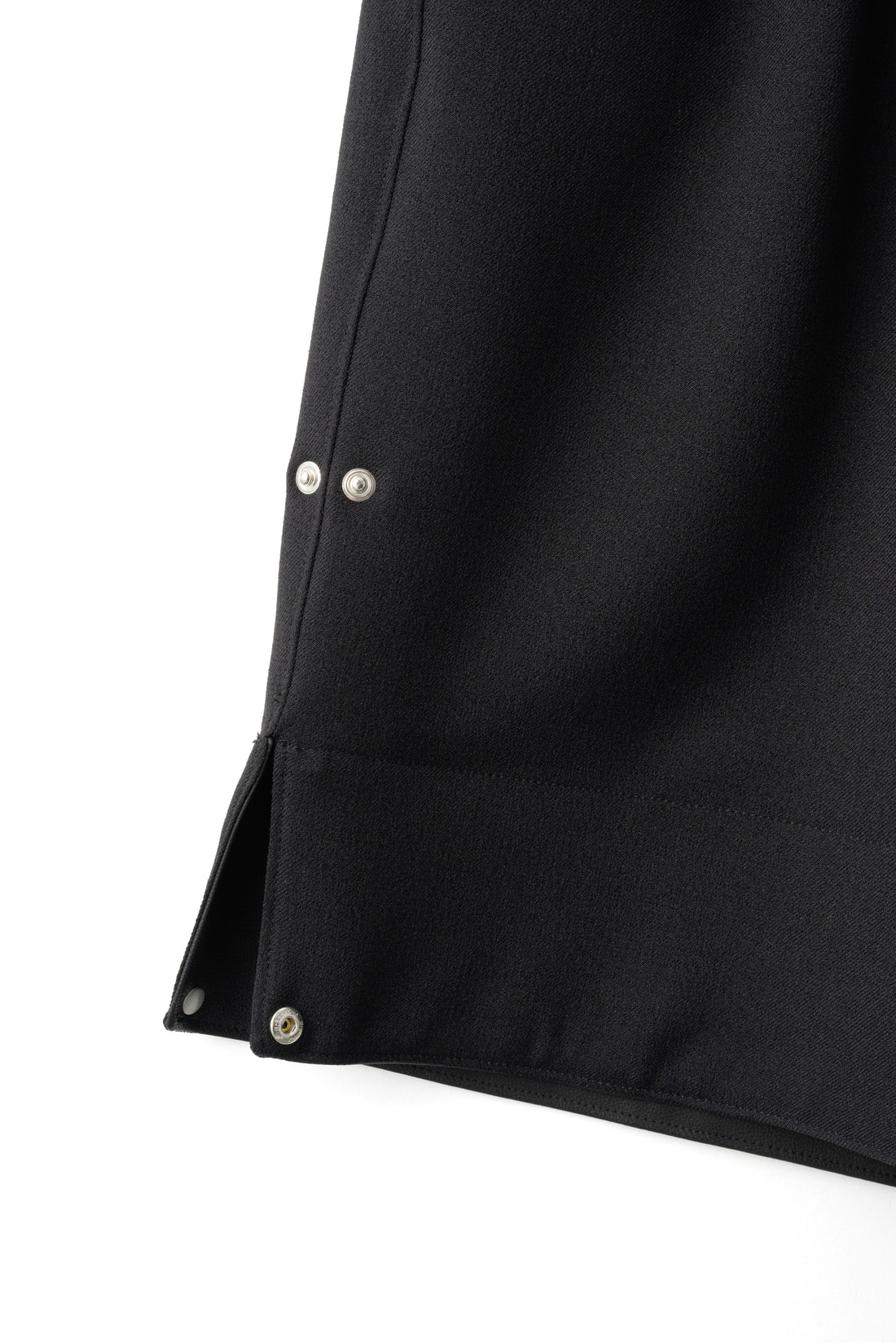 フットウェアブランドOAO(オーエーオー)のショーツLES ARCS SHORTS BLACK(レザルクショーツ)