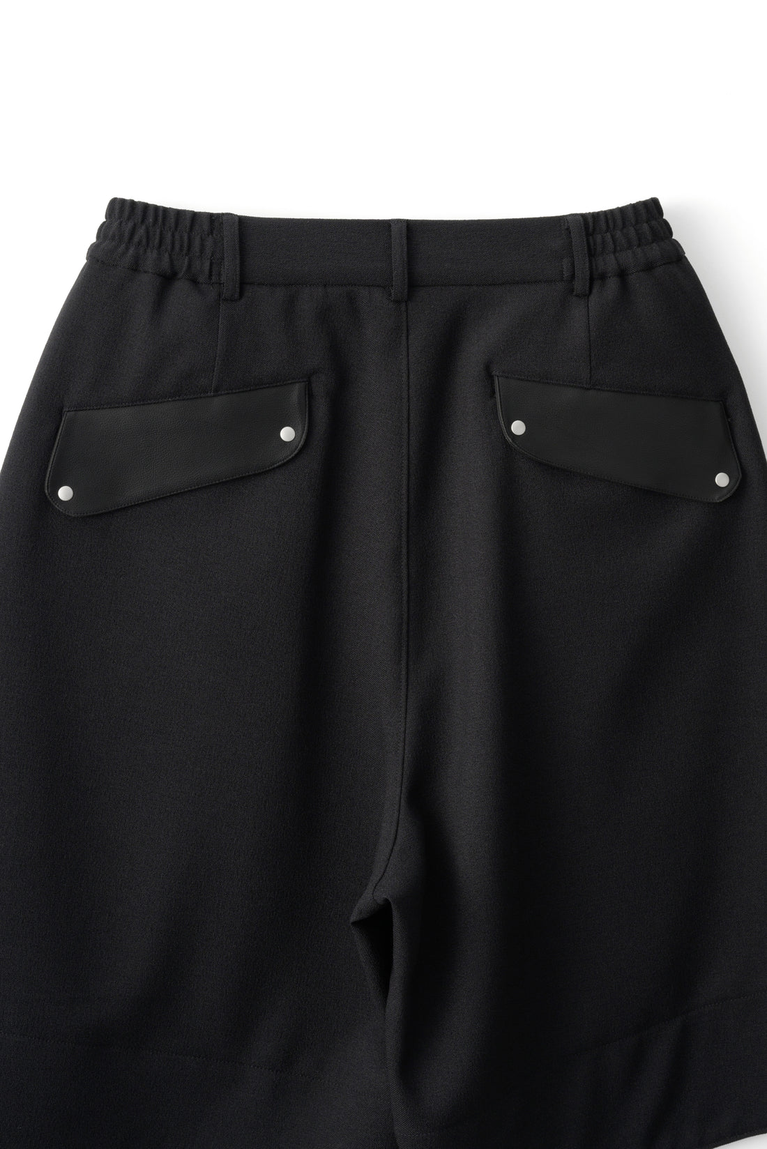 フットウェアブランドOAO(オーエーオー)のショーツLES ARCS SHORTS BLACK(レザルクショーツ)
