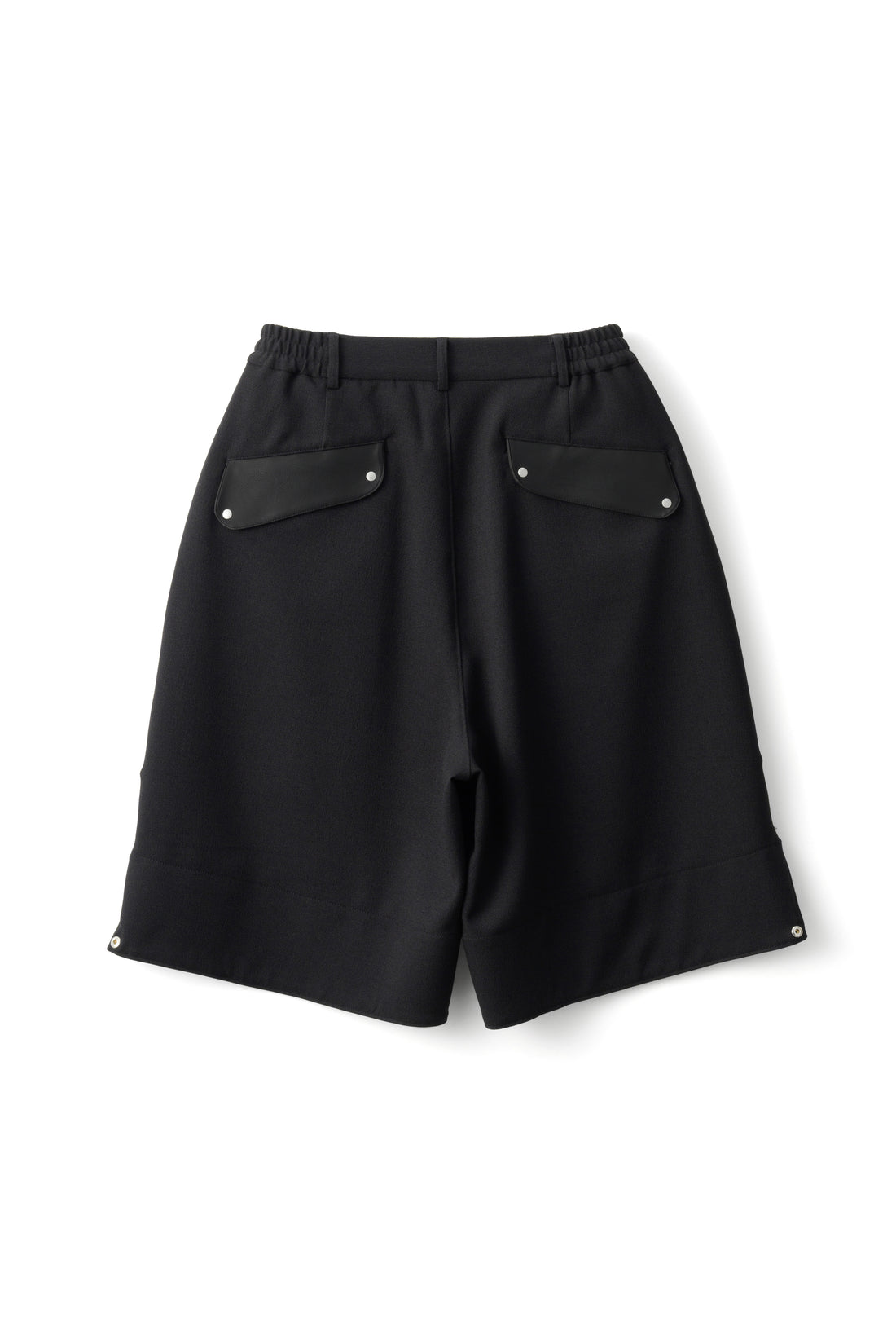 フットウェアブランドOAO(オーエーオー)のショーツLES ARCS SHORTS BLACK(レザルクショーツ)