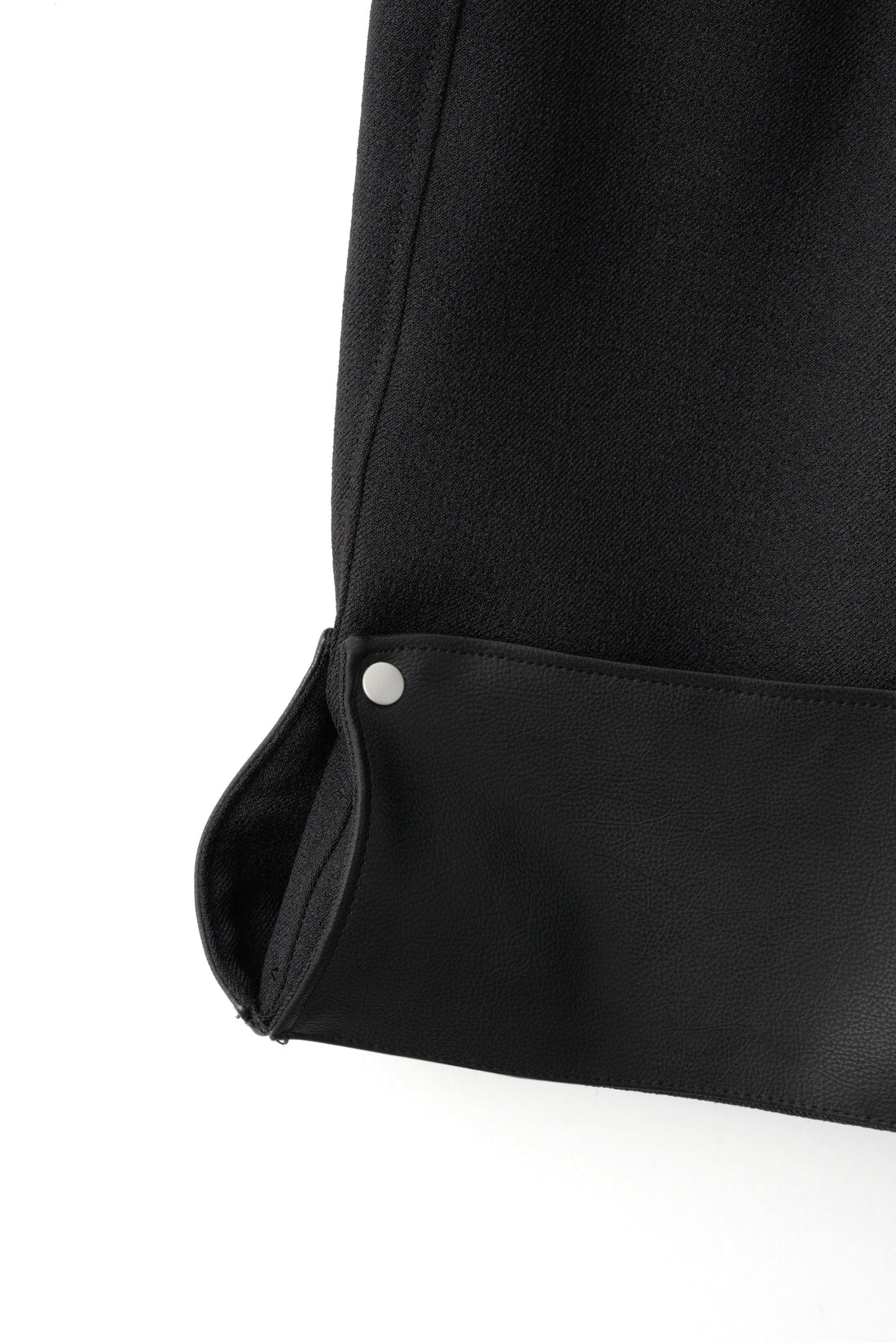 フットウェアブランドOAO(オーエーオー)のショーツLES ARCS SHORTS BLACK(レザルクショーツ)
