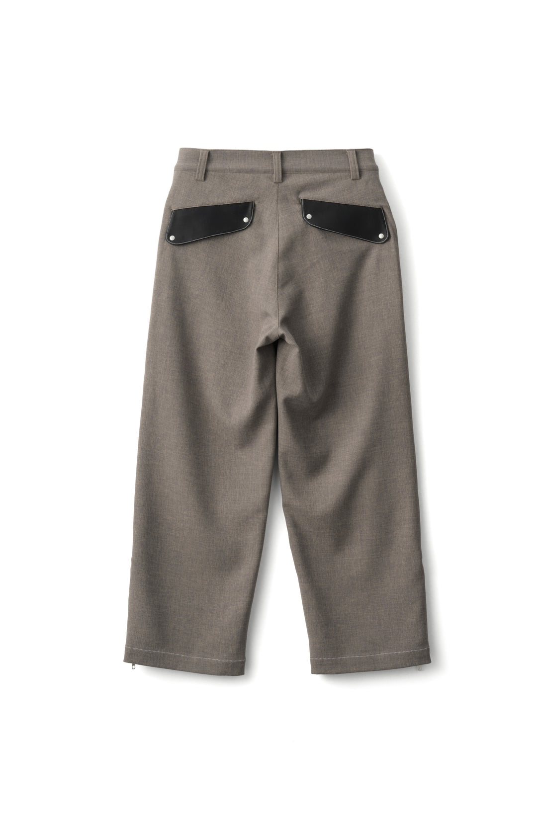 フットウェアブランドOAO(オーエーオー)のトラウザーズLES ARCS TROUSERS KHAKI(レザルクトラウザーズ)