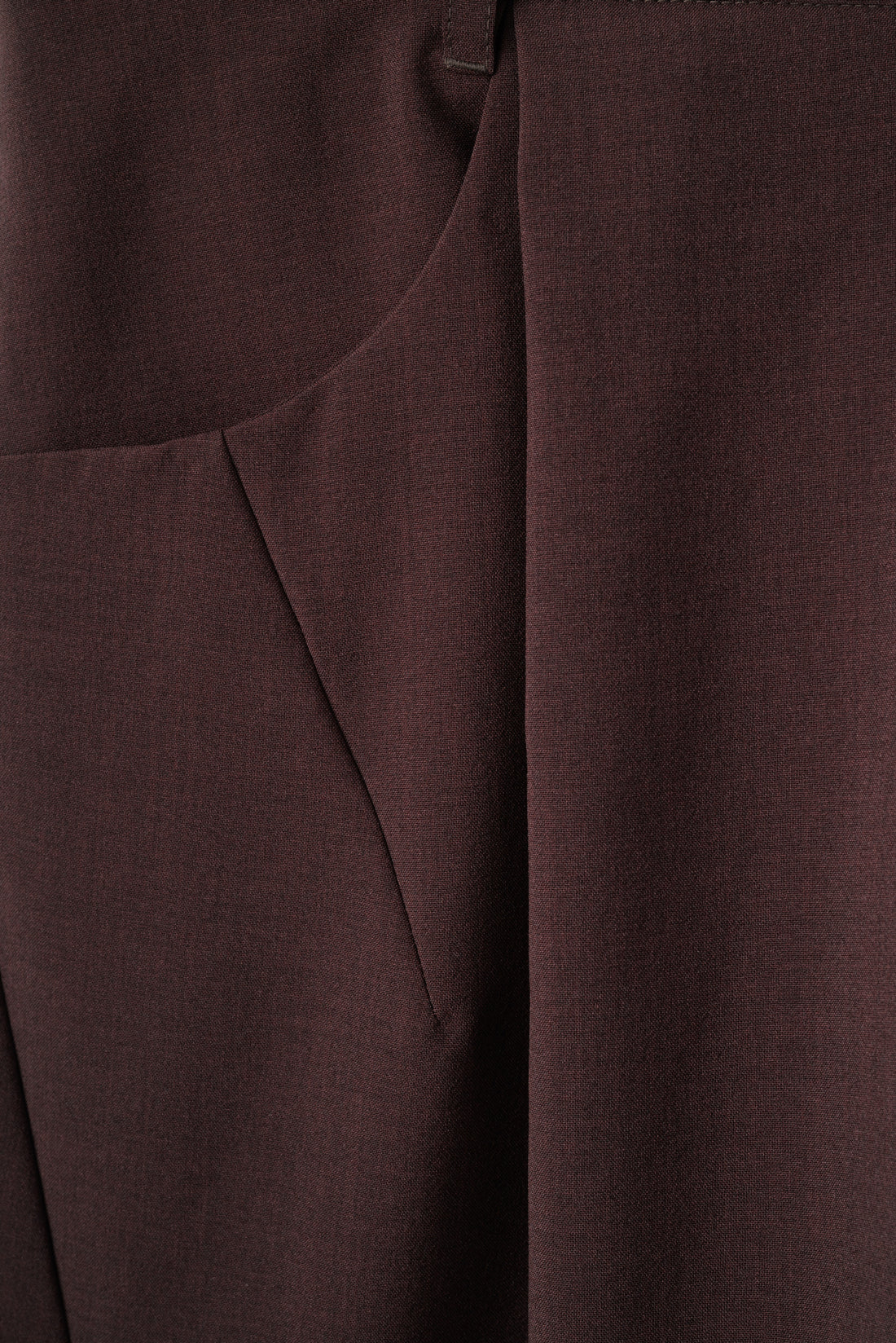 THE CURVE SHORTS (DARK BROWN)
