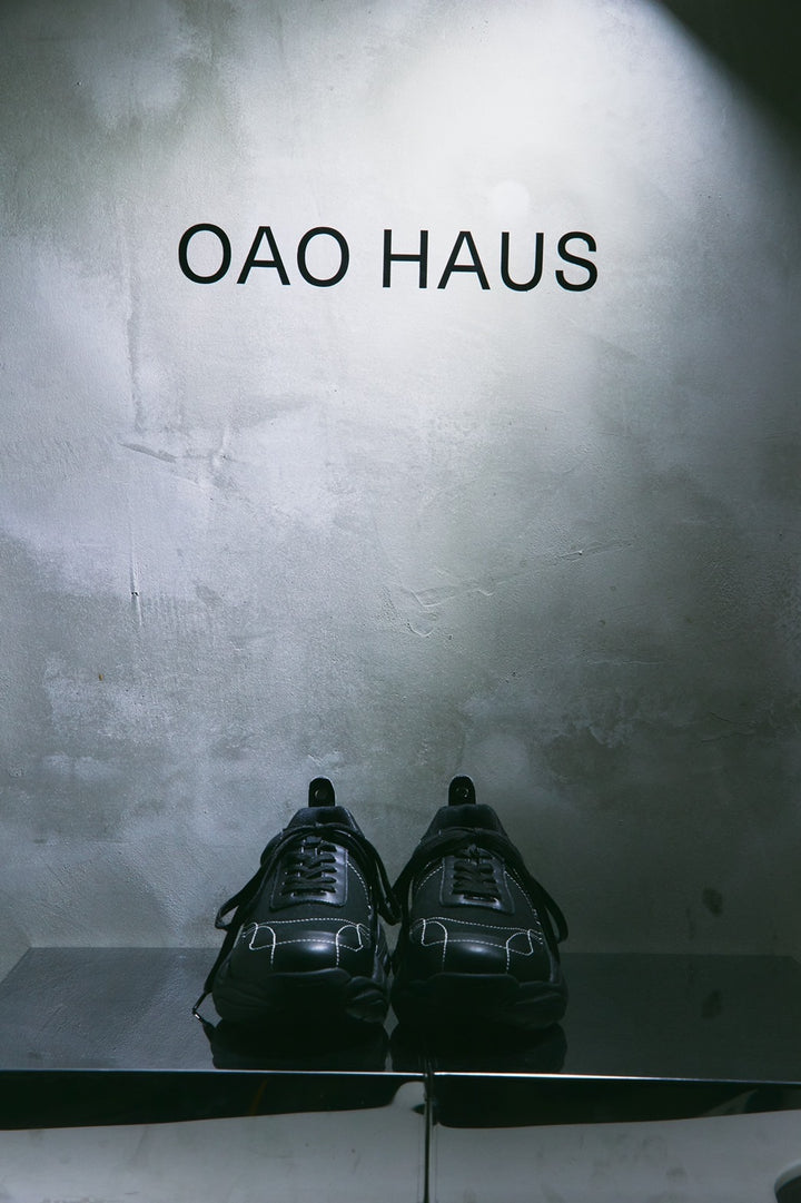 フットウェアブランドOAO(オーエーオー)が運営する、広尾にある予約制試着ショールームOAO HAUS(オーエーオーハウス)の内観写真